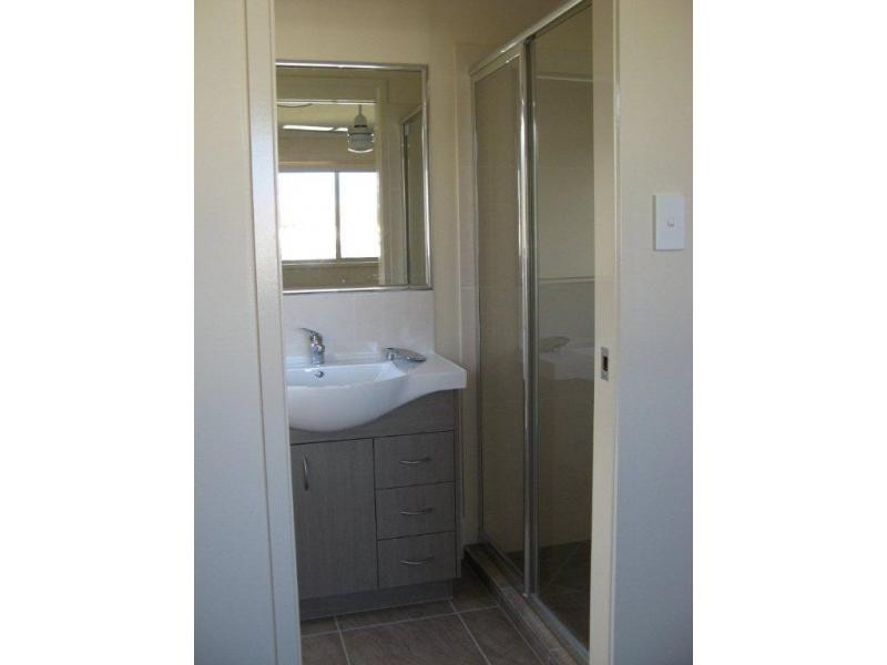 4 / 582 Manly Road, Wakerley QLD 4154