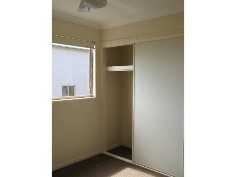 4 / 582 Manly Road, Wakerley QLD 4154