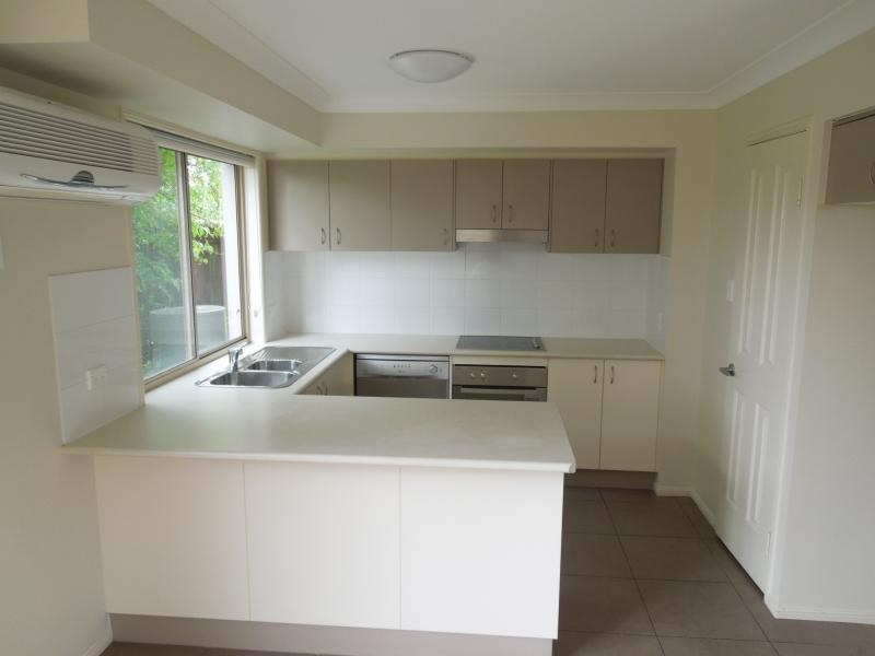 42 Johnston Street, Carina QLD 4152