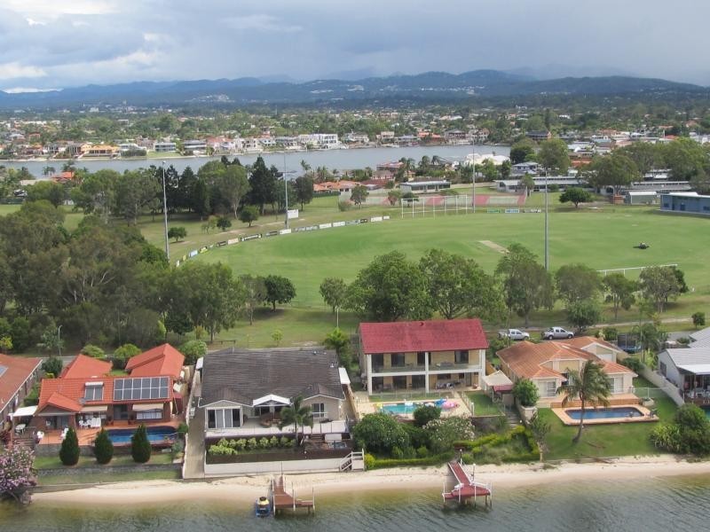 54 Hooker Blvd, Mermaid Waters QLD 4218