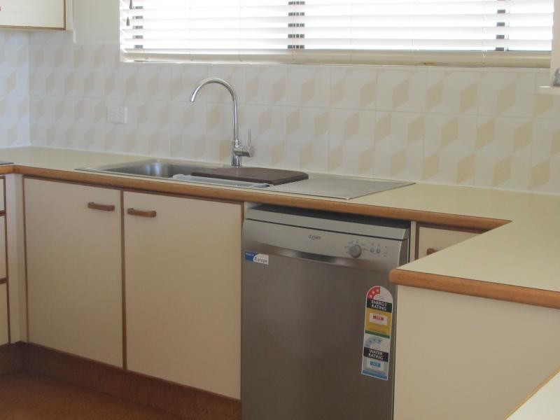 54 Hooker Blvd, Mermaid Waters QLD 4218