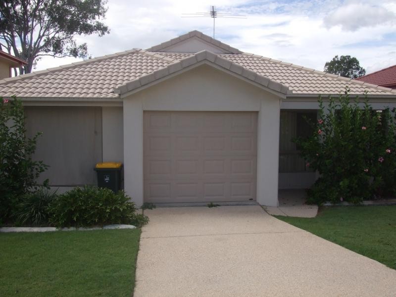 8 Johnston Street, Carina QLD 4152