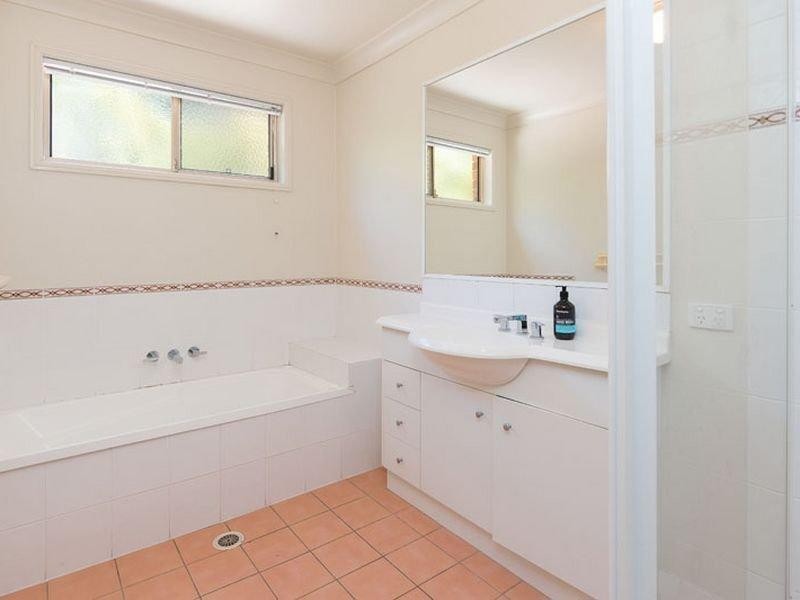 16 Palm Street, Kenmore QLD 4069