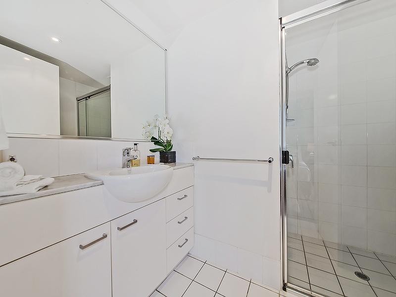 402/ 21 Patrick Lane Patrick Lane, Toowong QLD 4066