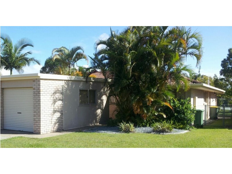 5 Greenlands Dr, Varsity Lakes QLD 4227