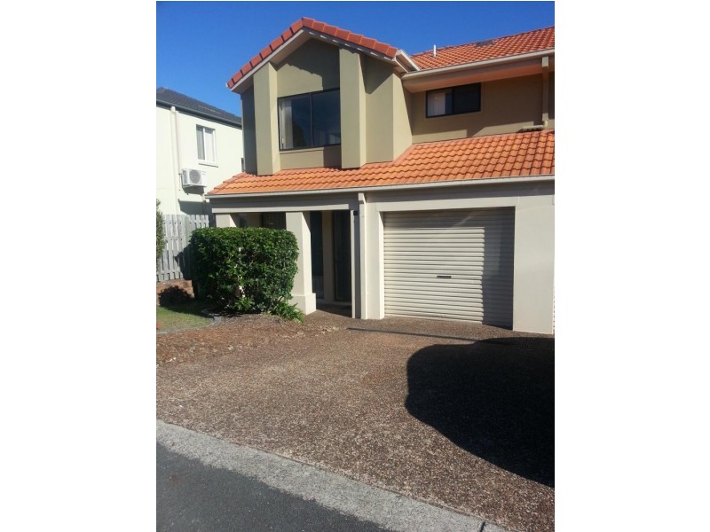 74 Universal Street, Pacific Pines QLD 4211