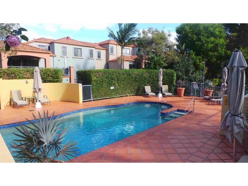 1c/20 Fairway Drive, Clear Island Waters QLD 4226