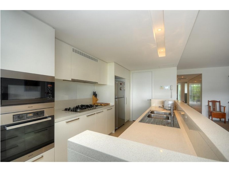 323 Bayview Street, Hollywell QLD 4216
