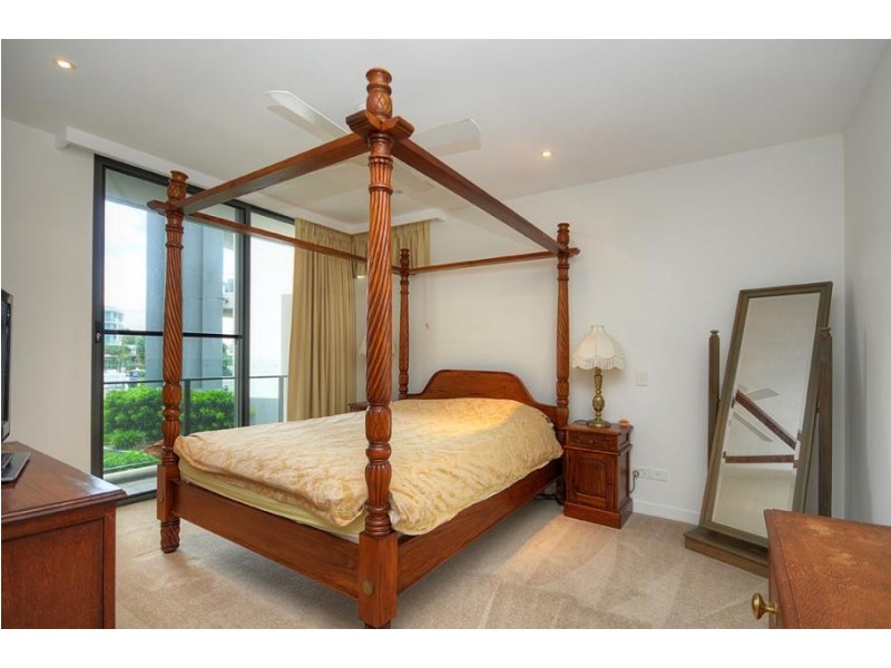323 Bayview Street, Hollywell QLD 4216