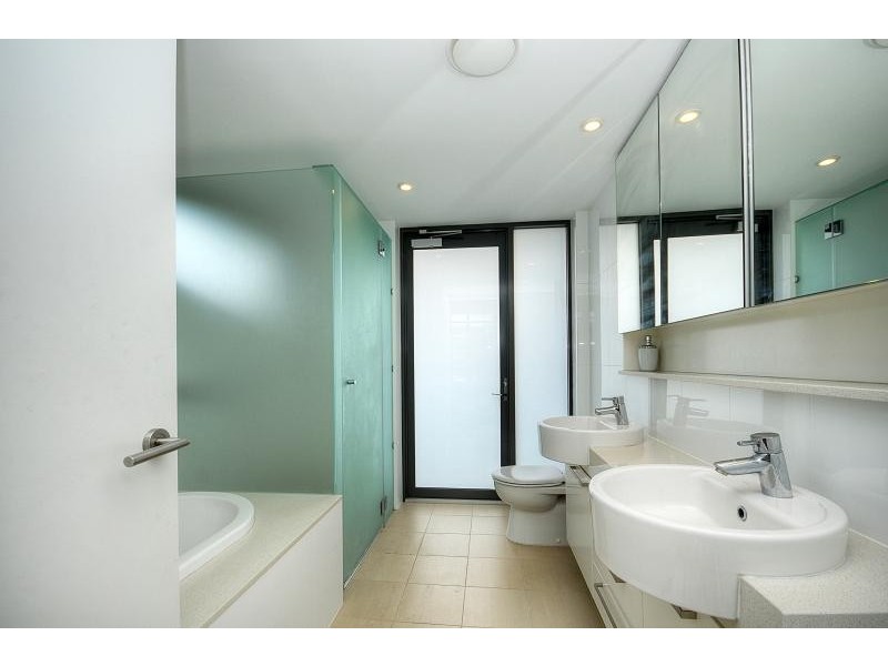 323 Bayview Street, Hollywell QLD 4216