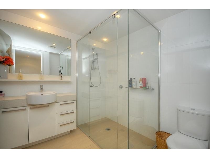 323 Bayview Street, Hollywell QLD 4216