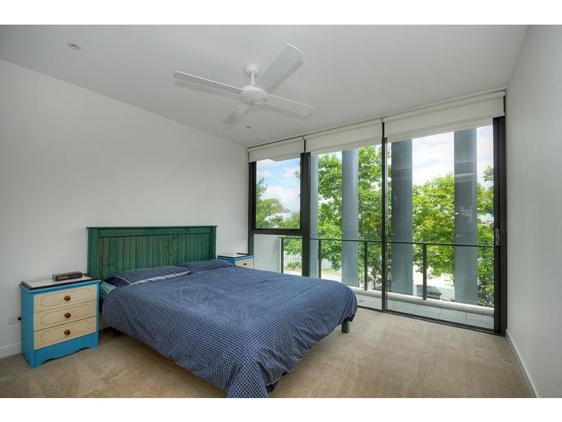 323 Bayview Street, Hollywell QLD 4216