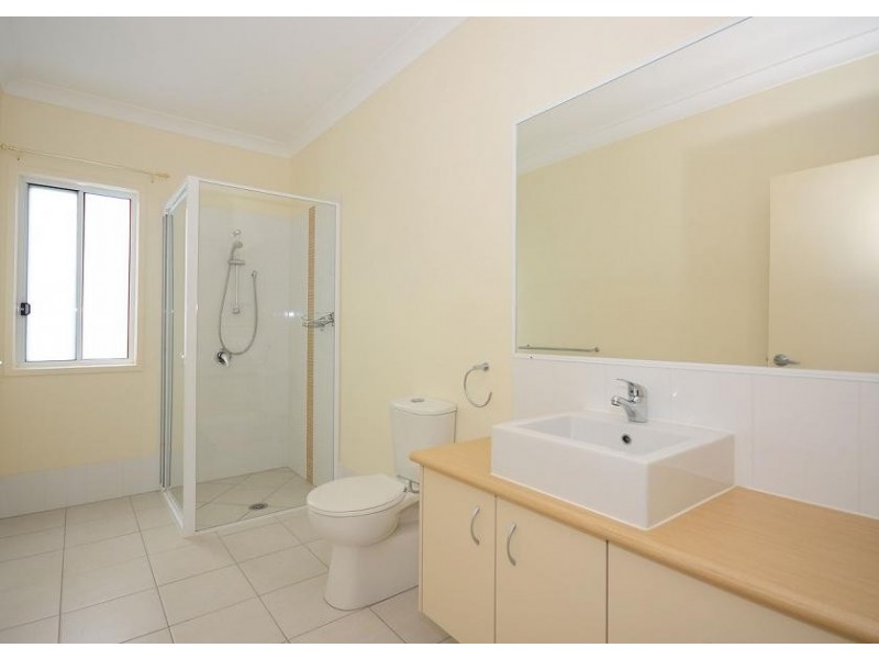 71 Elizabeth st, Urangan QLD 4655