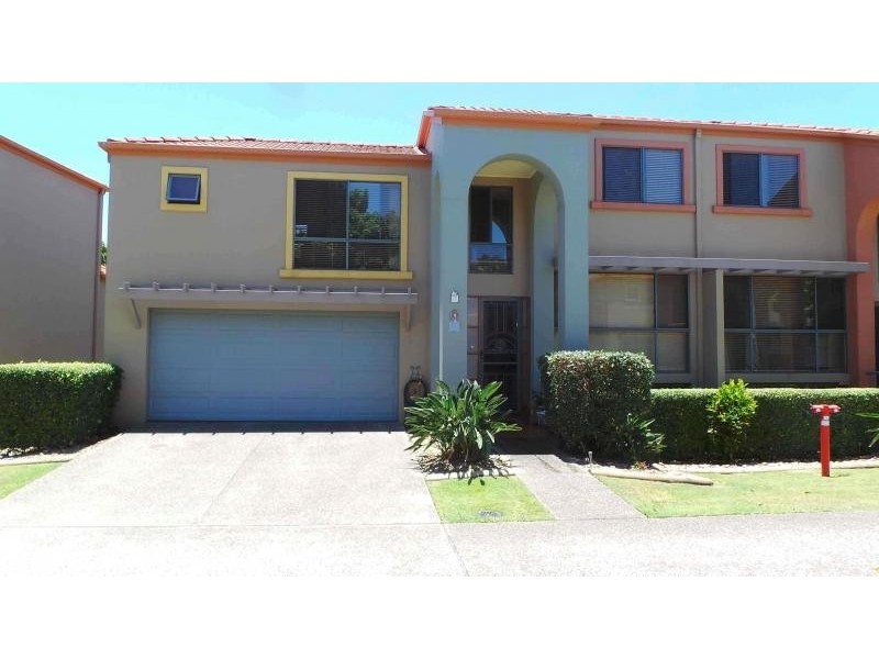 25/20 Fairway Drive, Clear Island Waters QLD 4226