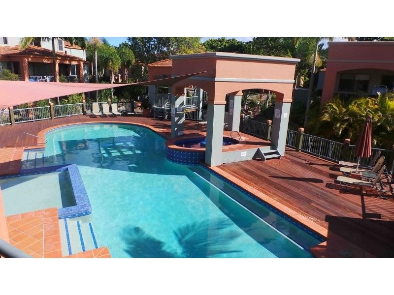 25/20 Fairway Drive, Clear Island Waters QLD 4226