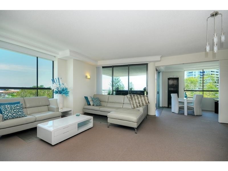 20 Bayview Street, Runaway Bay QLD 4216