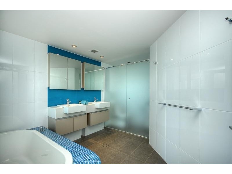 20 Bayview Street, Runaway Bay QLD 4216