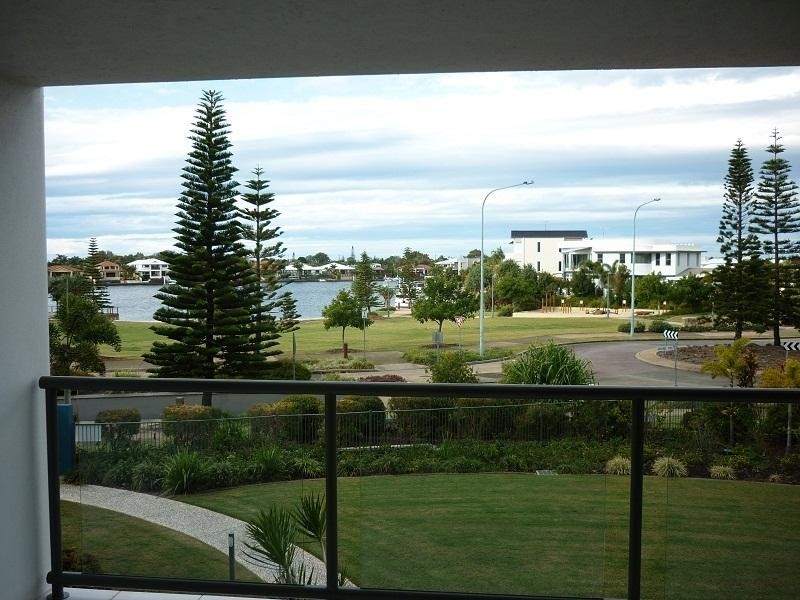25/4 Grand Parade, Parrearra QLD 4575