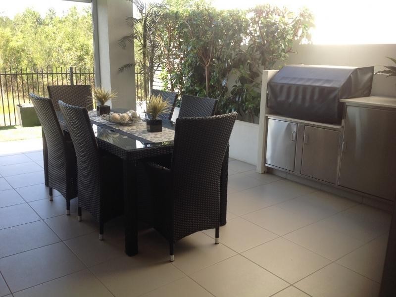 216/1 Halcyon Way, Hope Island QLD 4212