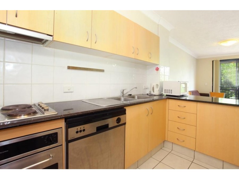 1 / 38 Labrador Street, Labrador QLD 4215