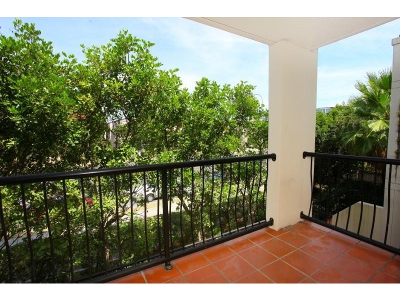 1 / 38 Labrador Street, Labrador QLD 4215