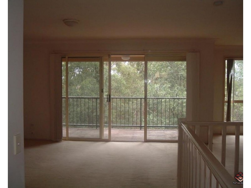 31 Simpons Road, Elanora QLD 4221