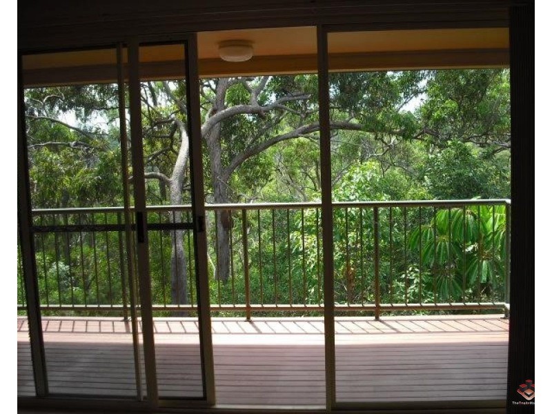 31 Simpons Road, Elanora QLD 4221