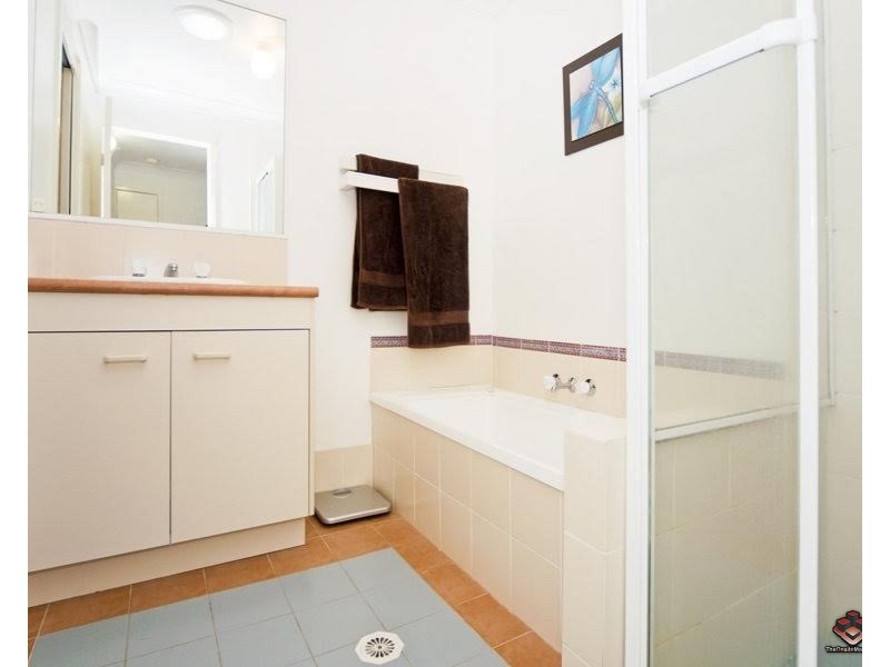 31 Simpons Road, Elanora QLD 4221