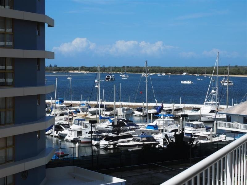 13/7 Oatland Esplanade, Runaway Bay QLD 4216