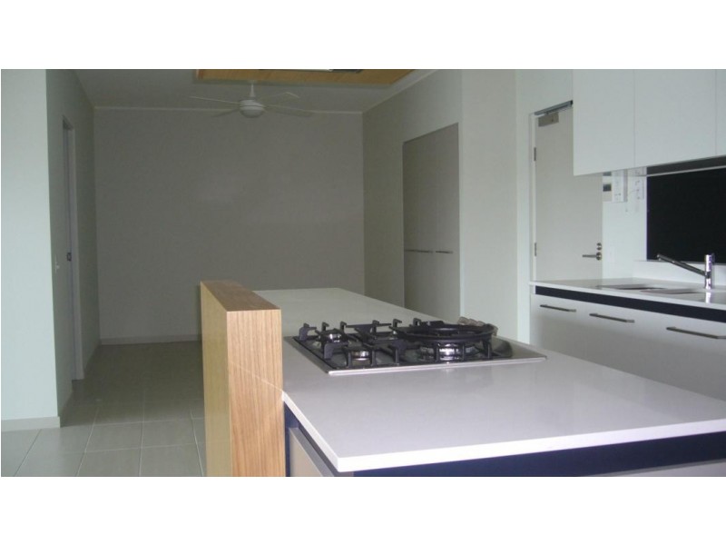 2402 Mariners Drive, Townsville City QLD 4810