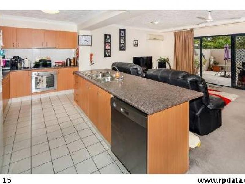 9/12 Bradford street, Labrador QLD 4215