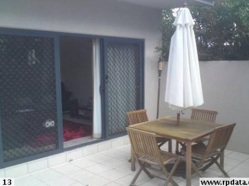 12 BRADFORD STREET, Labrador QLD 4215