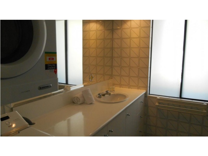 8 Albert Aveue, Broadbeach QLD 4218