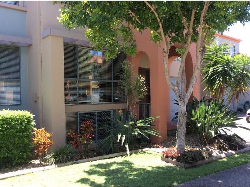 20 Fairway Drive, Clear Island Waters QLD 4226