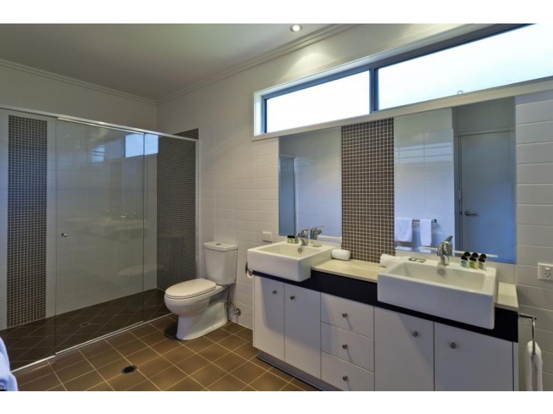 06/80 Moolyyir Steet, Urangan QLD 4655