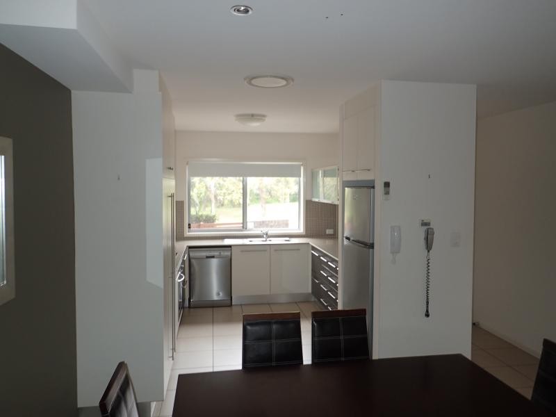 06/80 Moolyyir Steet, Urangan QLD 4655