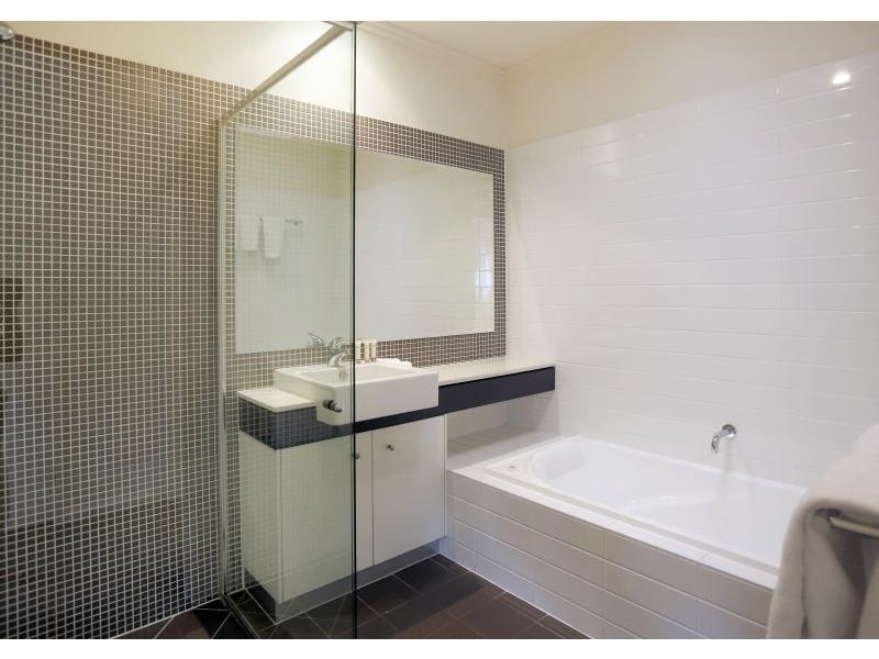 06/80 Moolyyir Steet, Urangan QLD 4655