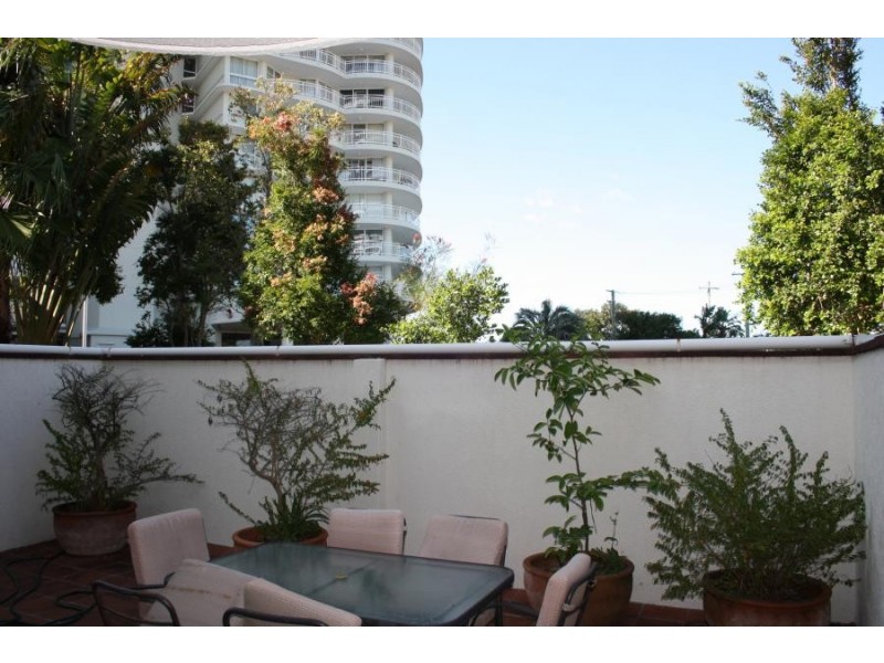 9 BAYVIEW STREET, Runaway Bay QLD 4216