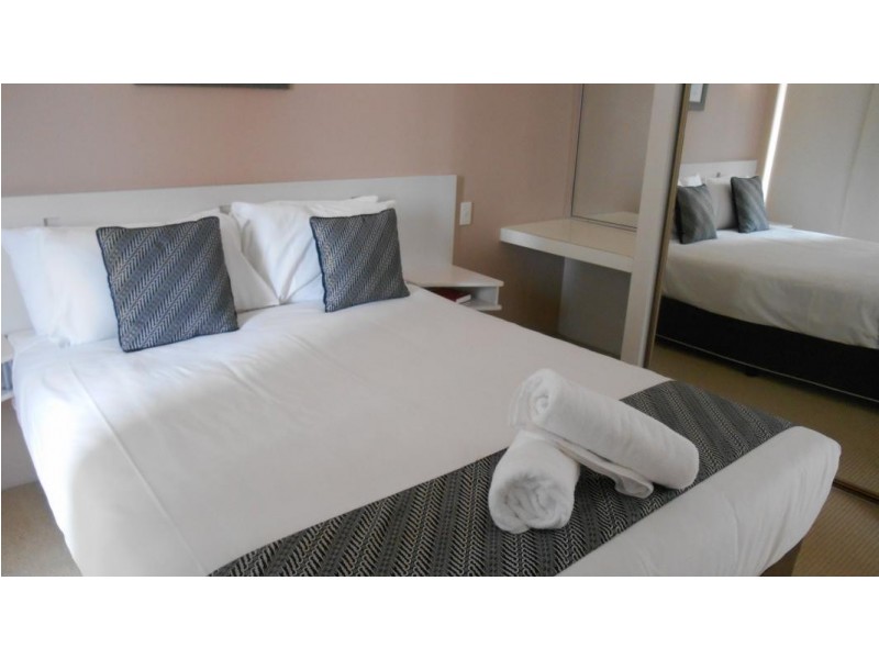 8 Albert Avenue, Broadbeach QLD 4218