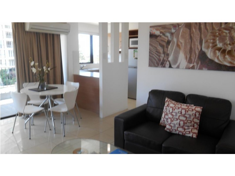 302 8 Albert Avenue, Broadbeach QLD 4218