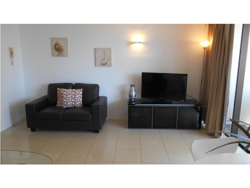 302 8 Albert Avenue, Broadbeach QLD 4218