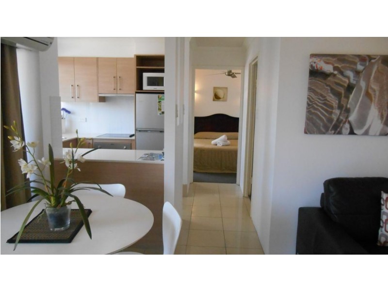 302 8 Albert Avenue, Broadbeach QLD 4218