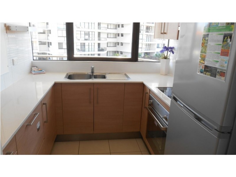 302 8 Albert Avenue, Broadbeach QLD 4218