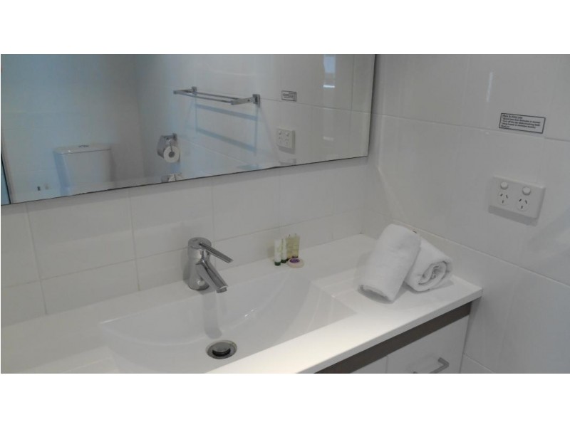 302 8 Albert Avenue, Broadbeach QLD 4218