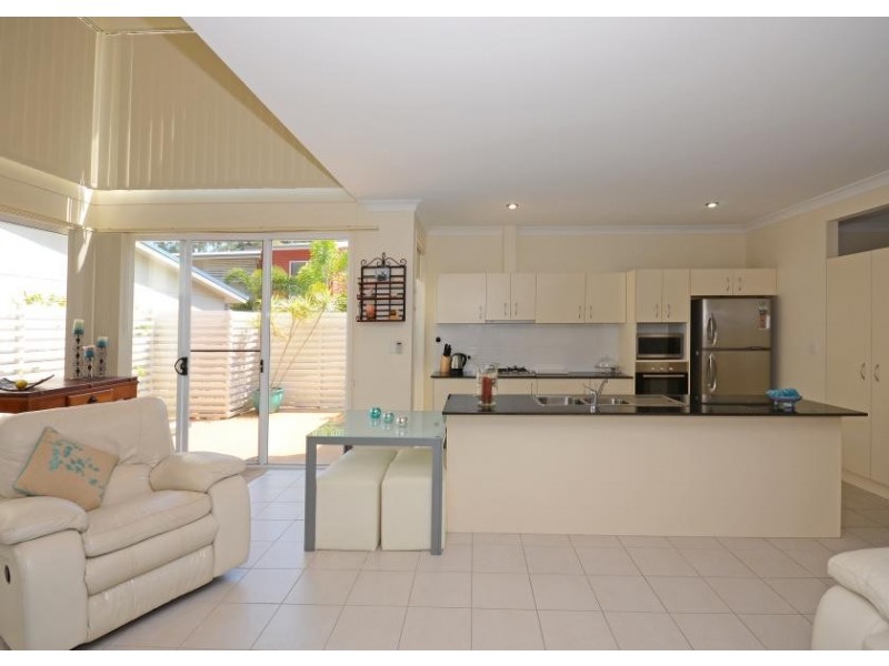 71 Elizabeth st, Urangan QLD 4655