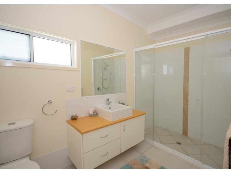 71 Elizabeth st, Urangan QLD 4655