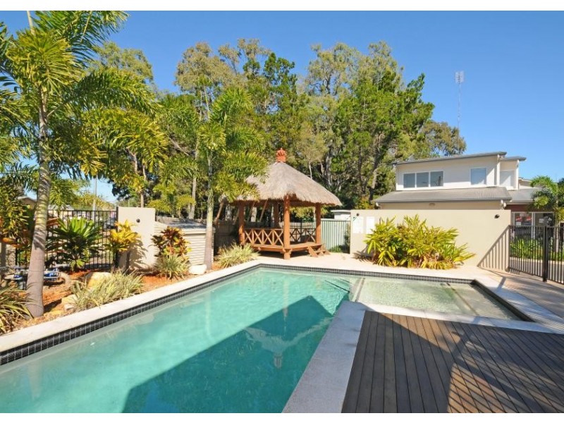 71 Elizabeth st, Urangan QLD 4655