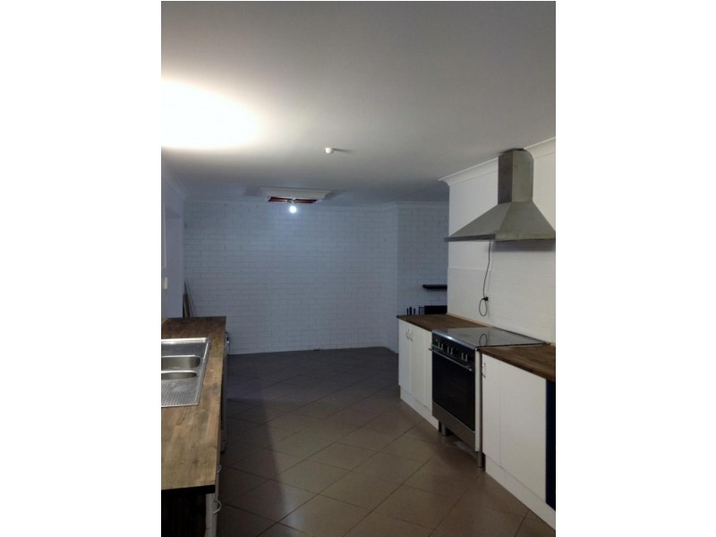 60 addison, Camira QLD 4300