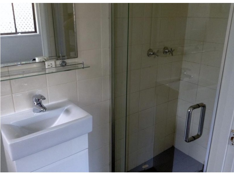 60 addison, Camira QLD 4300