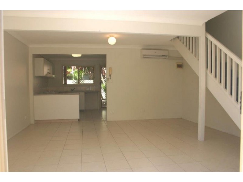 4a / 60 Whitby, Southport QLD 4215